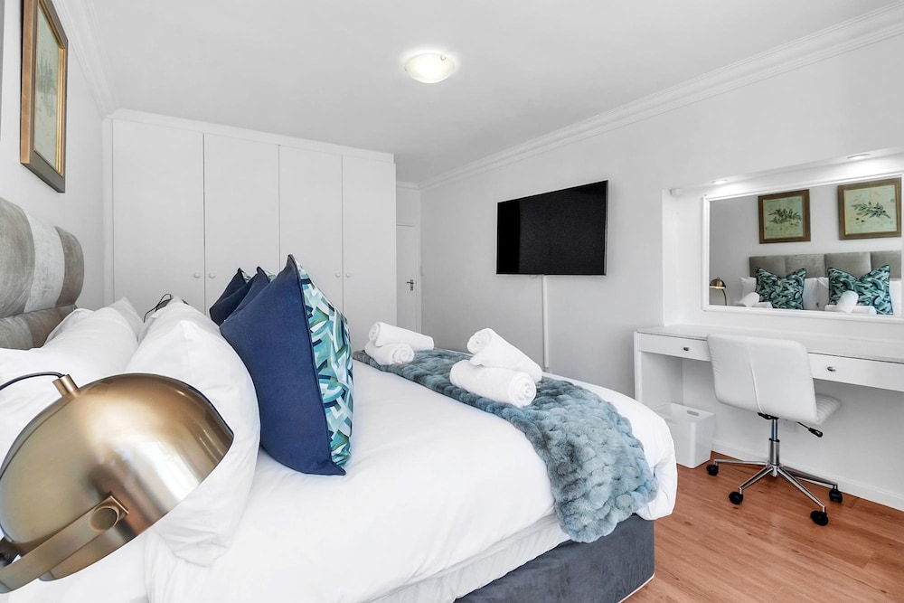 2bed Central Apartment in Cape Town Atlantic Point