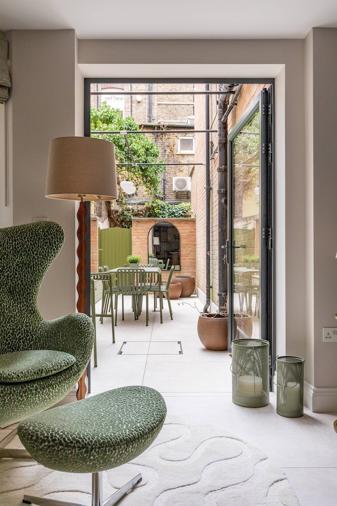 Culford Gardens III by Onefinestay