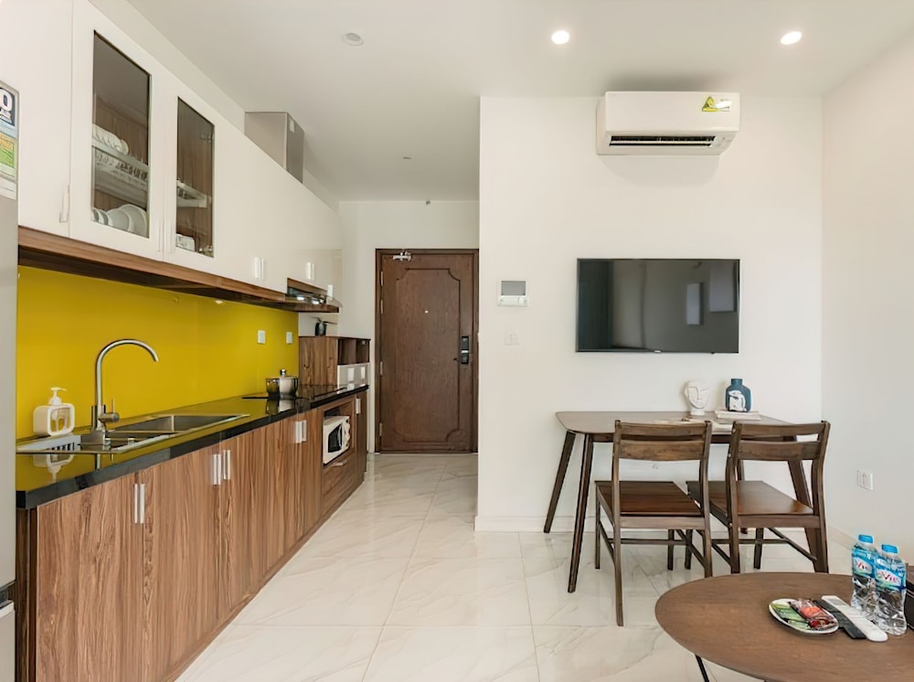 D El Dorado Westlake Luxury Apartments