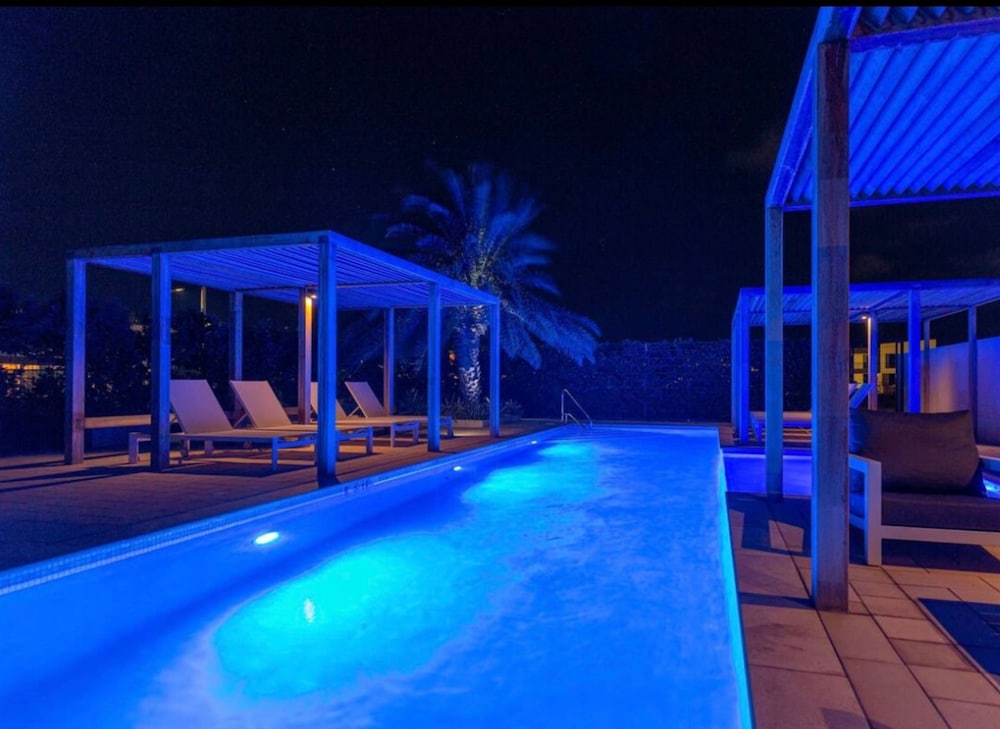 Luxury townhouse with pool in PALM BEACH