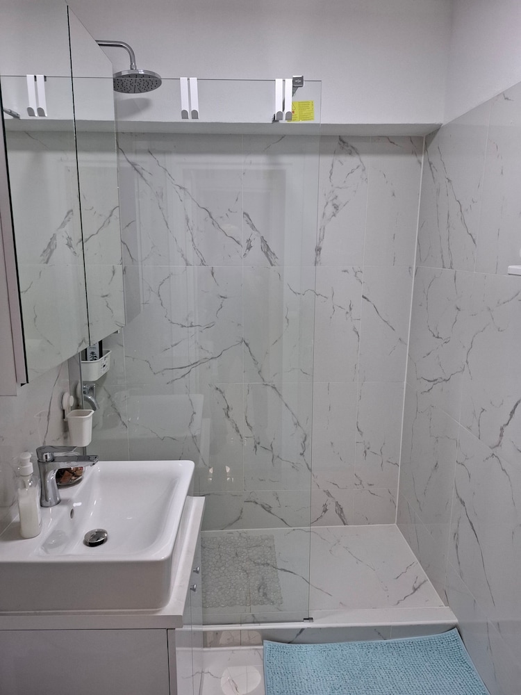 Apartment, 3 Rooms,nearby Piata Victoriei and Gara de Nord, Main Railwaystation