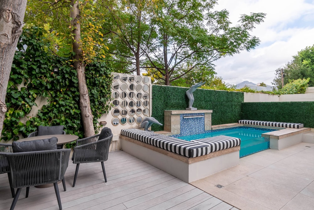 The Ivy Apartments