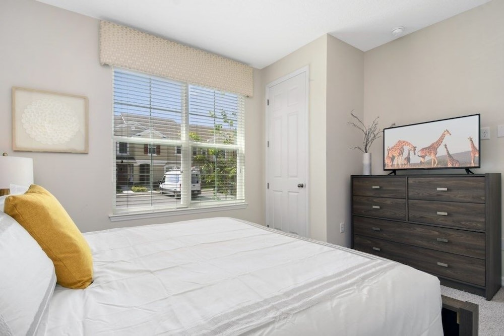 Solara Resort Brand New 4 Bed 4.5 Bath Townhome 4 Bedroom Townhouse by RedAwning view 5