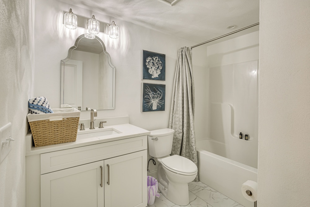 Walk to Mississippi River: Grafton Townhome!