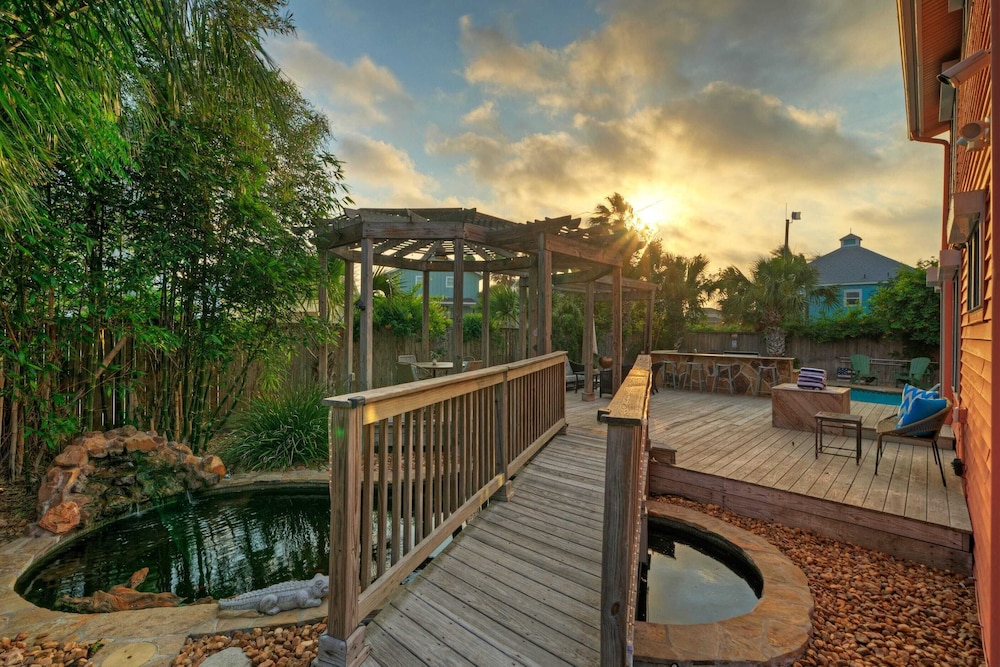 The Koi Marlin Port A Home w/ Pool, Pond, Grill & Near Beach + Marinas