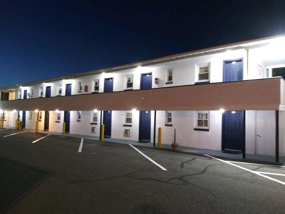 Budget Inn Motel Suites