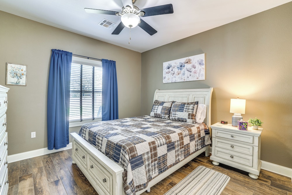 < 1 Mi to Golf & Marina: Inviting Home in Afton!