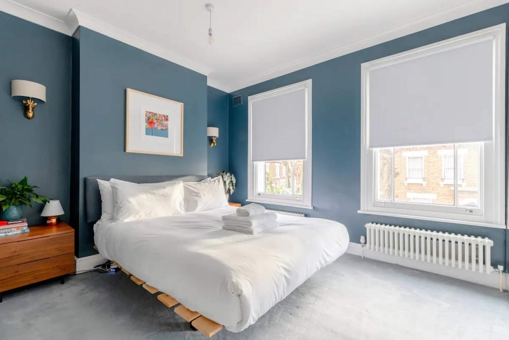 Beautifully Designed 2BD House - by Queen's Park!