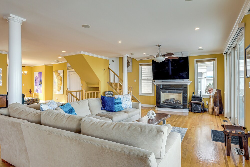 Steps to Shore: Spacious Atlantic City Retreat!