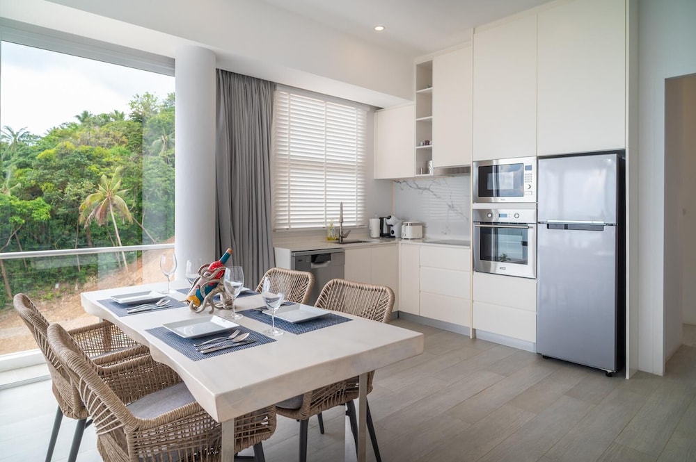 Top Floor 2 Bed Sea View Apartment KBR38