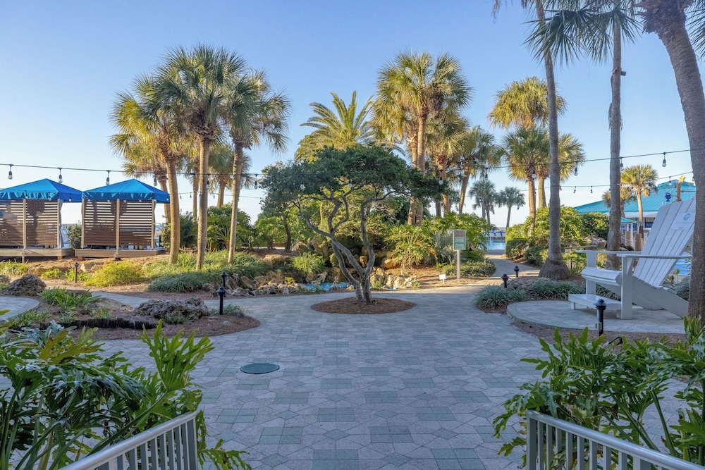 2BR Condo in Edgewater Resort With Golf, Tennis, Pools & Free Tram Service!