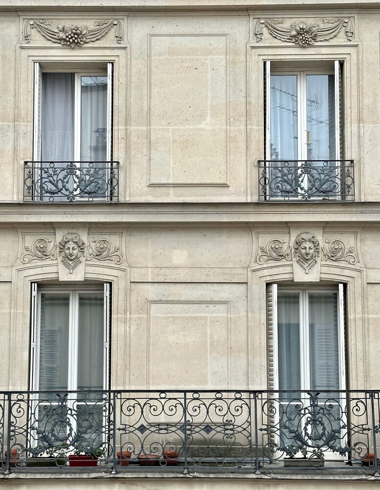 836 StDominique