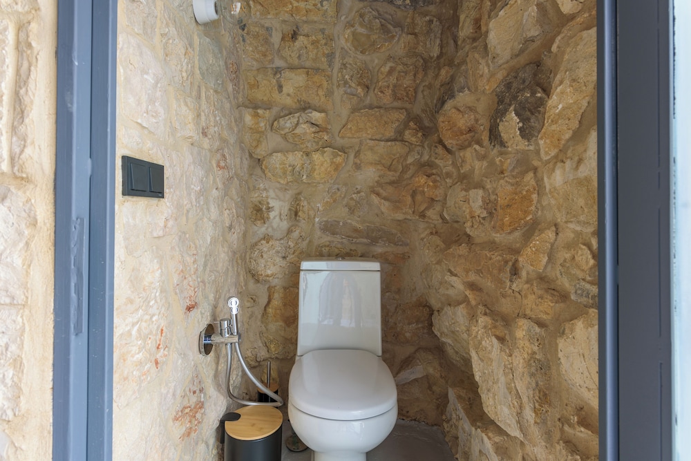 Amani Luxury 4BR Villa & Pool in Batroun