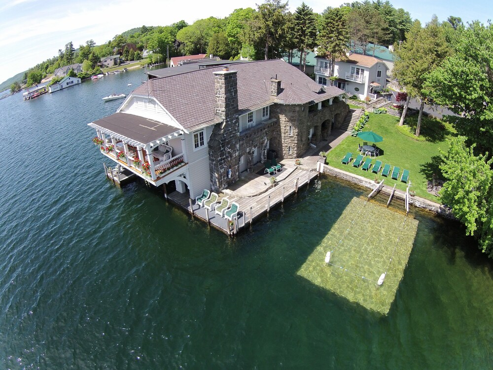 Boathouse Waterfront Lodging