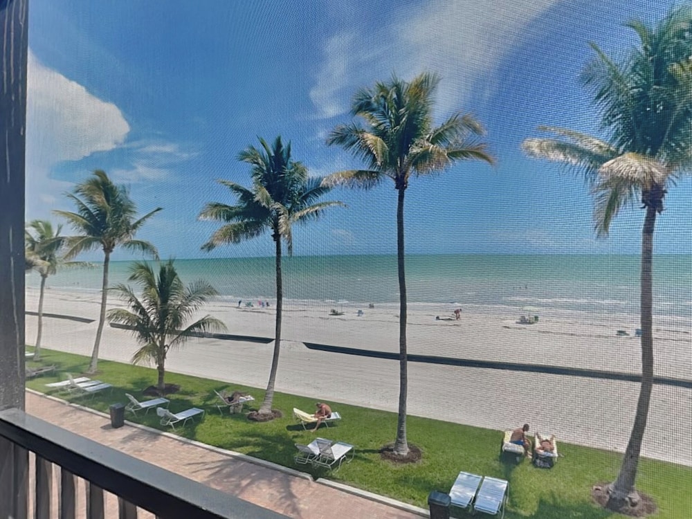 Seaside 2 by Distinctive Beach Rentals