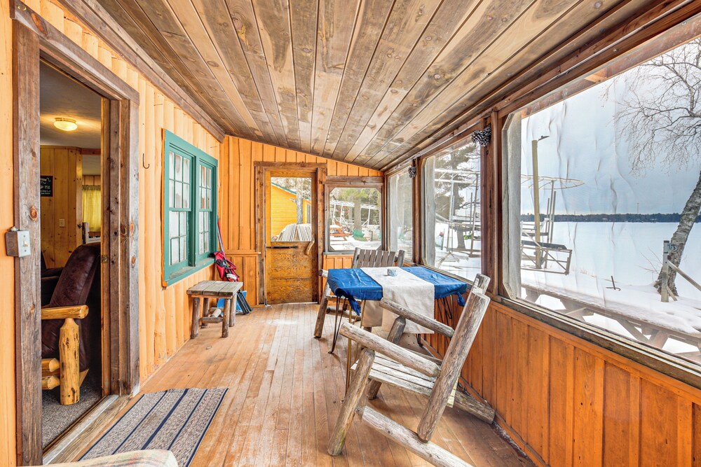 South Twin Lake Cabin w/ Seasonal Dock & Slip!