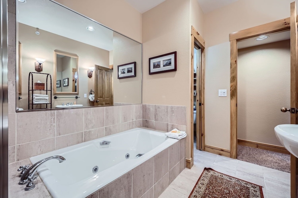 8712 Ski Tip Townhomes 3 Bedroom Townhouse