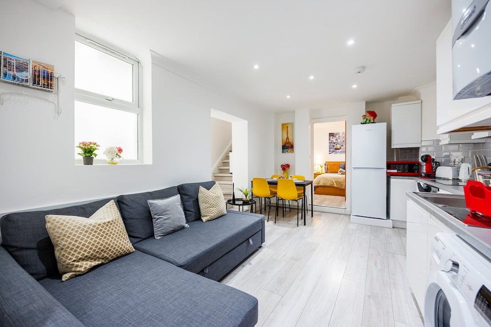 3 Bed 3 Bathroom Flat in Kensington A