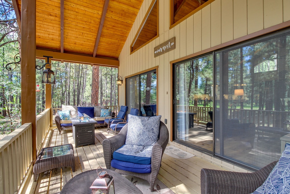 Game Room, Fire Pit, Deck: Remodeled Pinetop Cabin