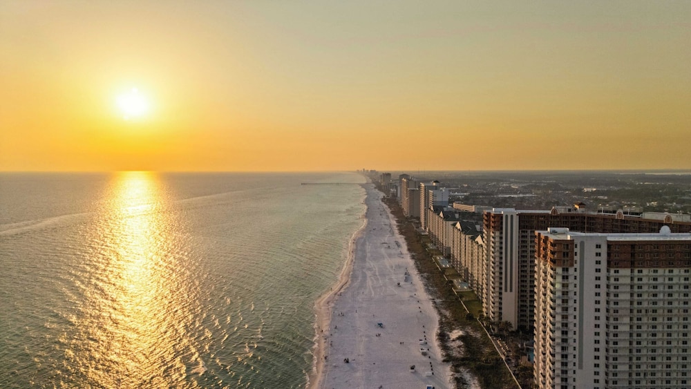 Relax at Panama City Beach Balcony, Parking, Walk to Dining