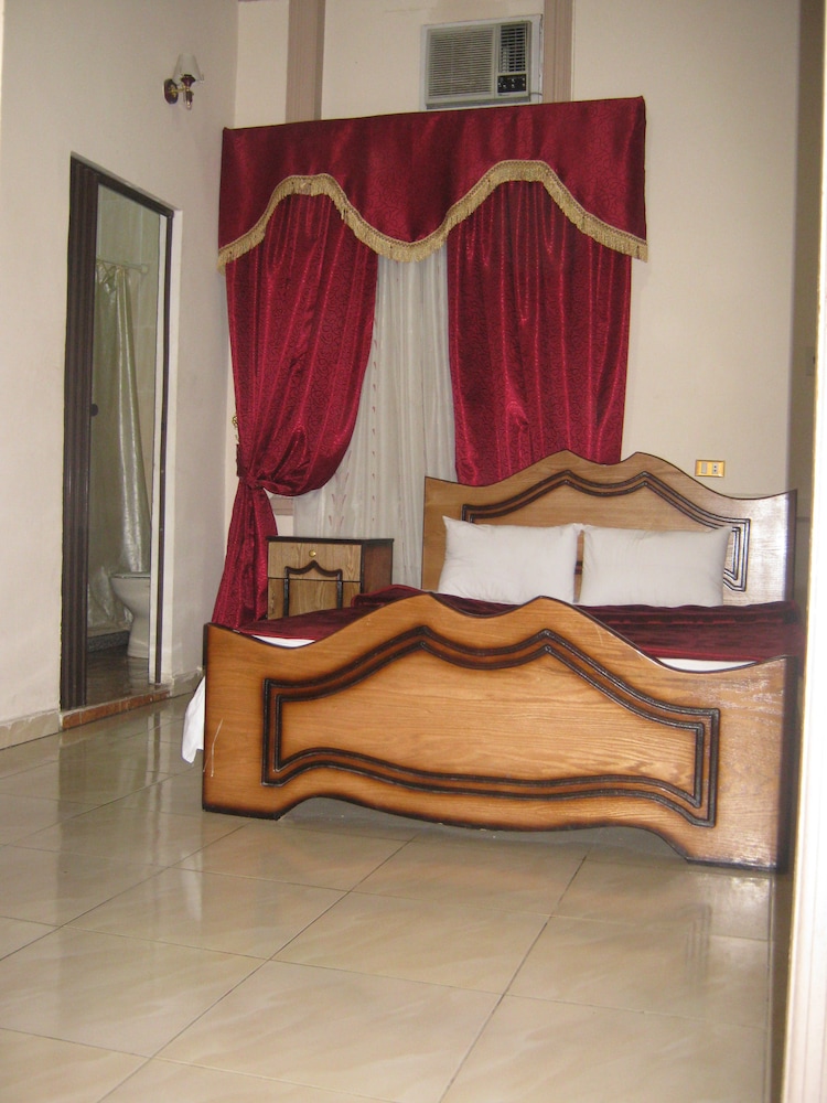 Great Alexander Hostel