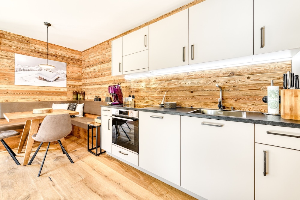 Chalet GM in Brand With 5 Bedrooms and 8 Bathrooms