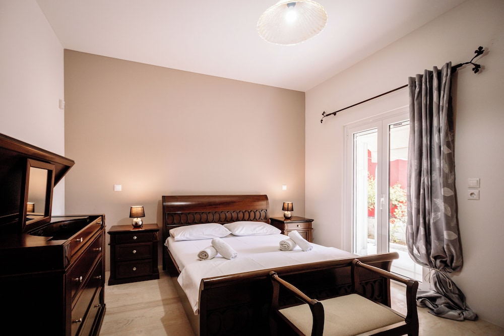 Rahes Villa With Private Swimming Pool