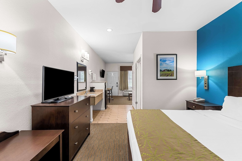 Best Western Delhi Inn