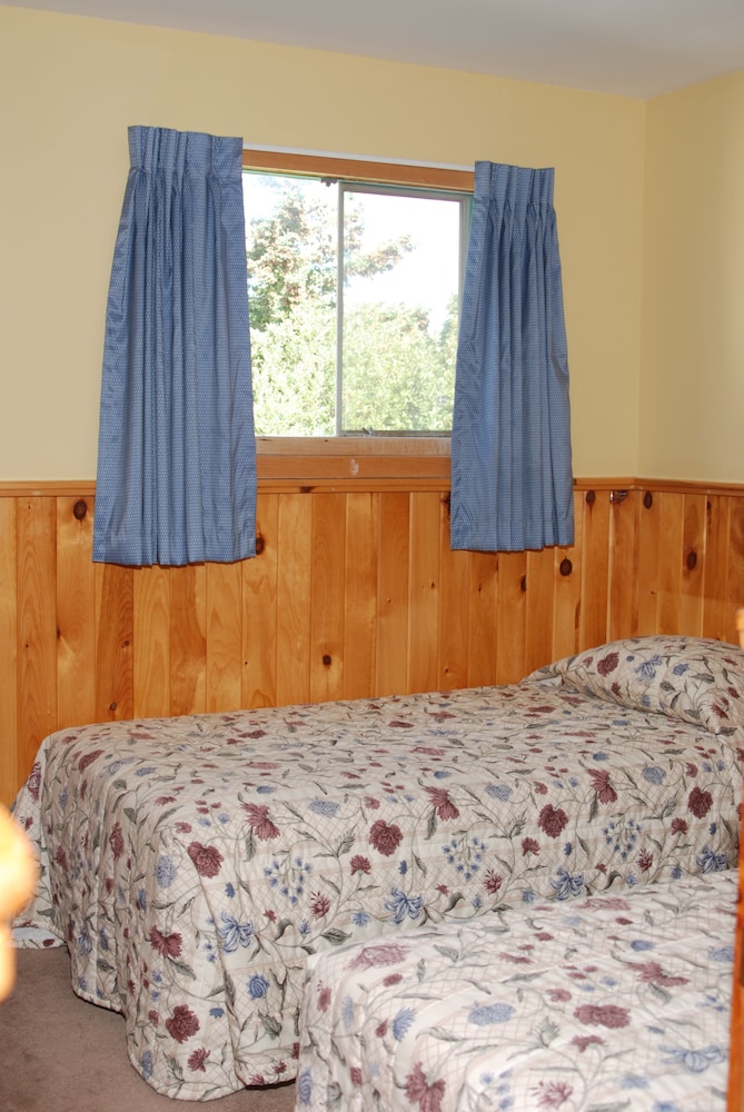 Shining Waters Cottages