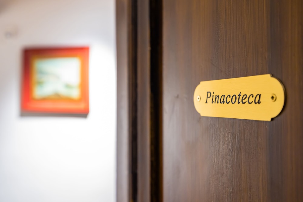 La Pinacoteca - V Irolli