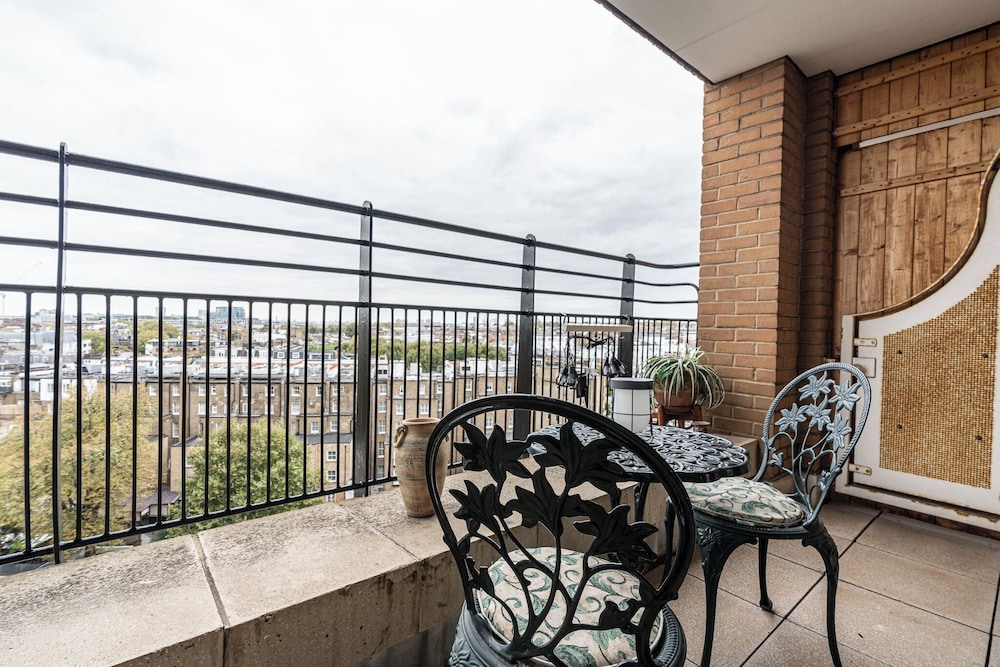 Duplex 2BR 2BA Flat Near Gloucester Rd Station