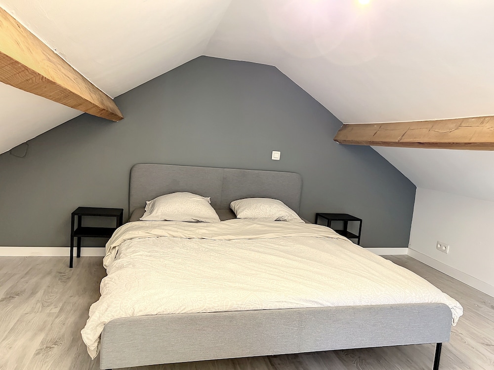 House With Free Parking 15min From The Airport view 2