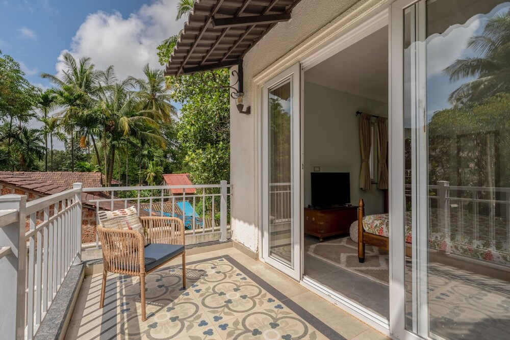 Irene Altezza by Hireavilla - 1BR w Pool Pilerne