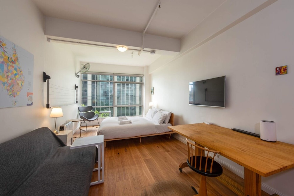 Central Studio in the Heart of Melbourne Cbd!