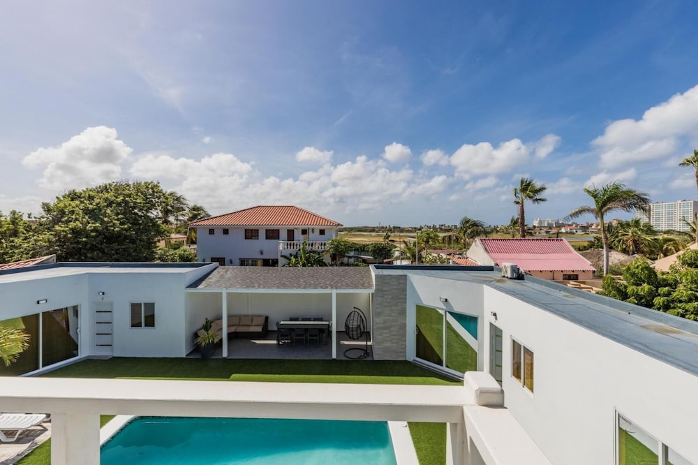 NEW Modern Stylish 6BR 6BA Villa Near Palmbeach