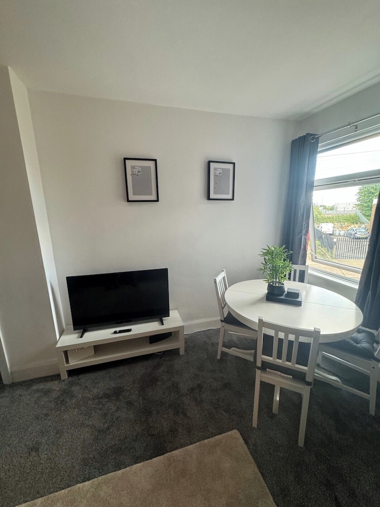 Simonside Apartment - Sleeps 6 -parking
