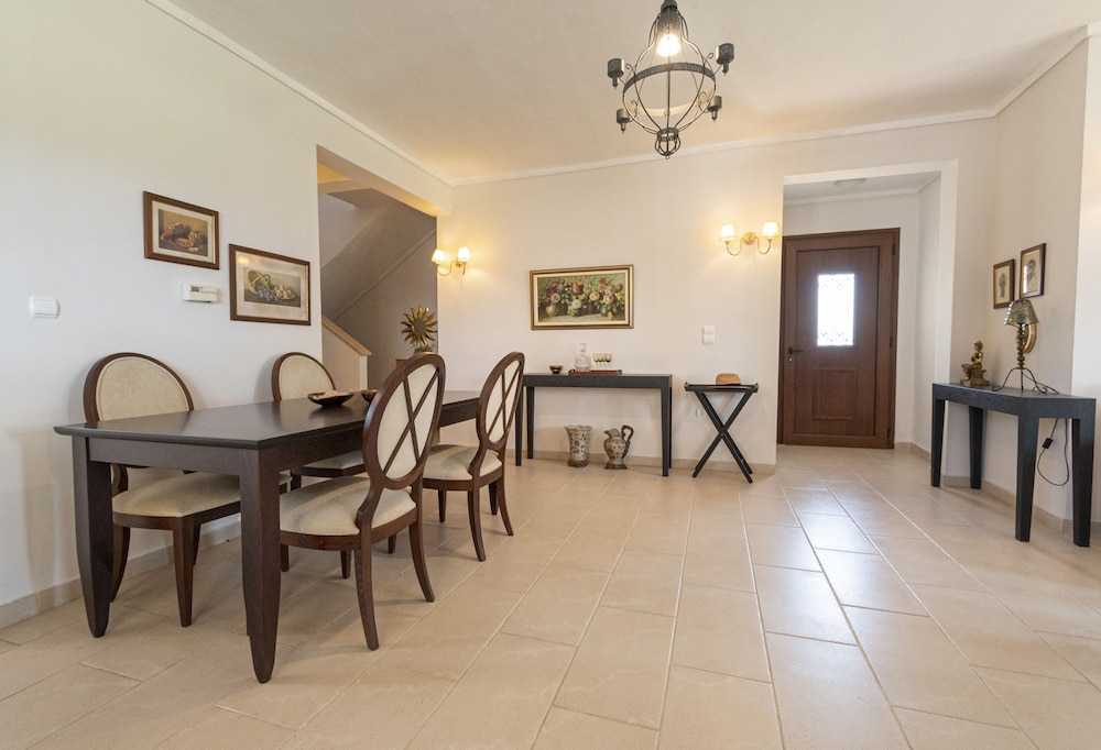 Alex Billy House by Travel Pro Services