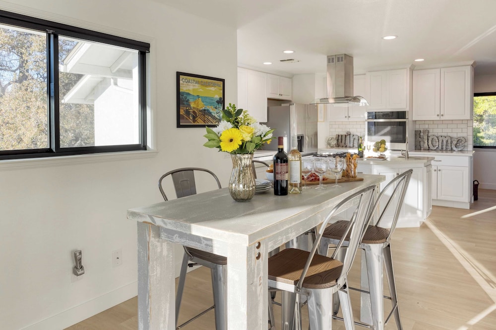 Terrace Hill Modern Paso Robles Escape Near Wineries, Dining, and Hot Springs