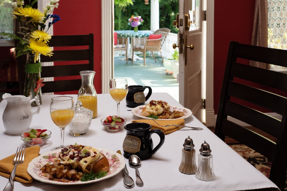 Marshall Vacations - White Oak Manor Bed  Breakfast - Property Image 3