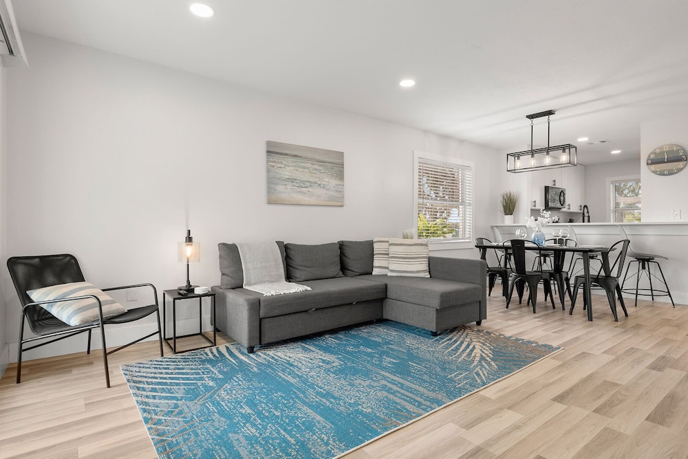 Relaxing 2BR Florida Home Close to Beach view 2