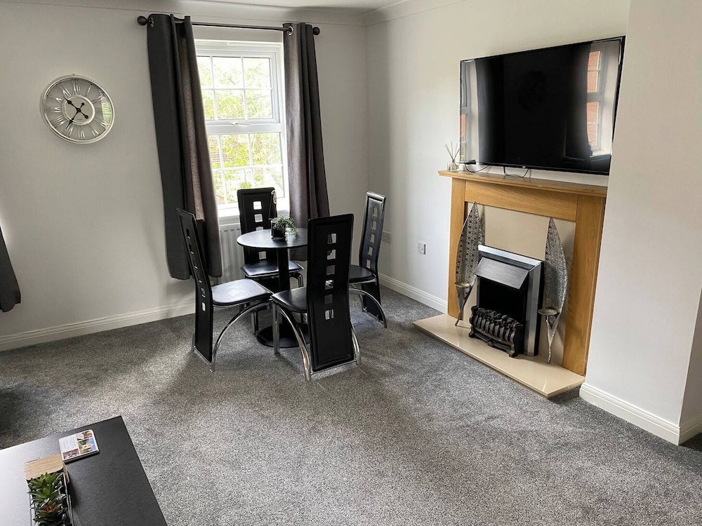 Charming 3-bedroom Norwich Retreat With Garden & Private Parking