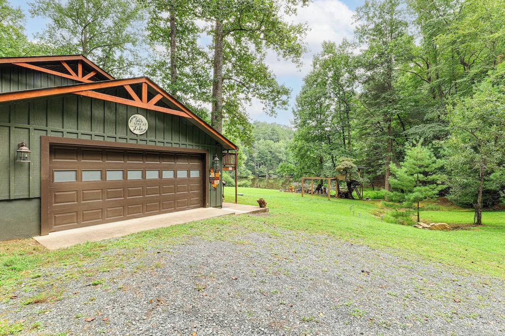 Deck & Game Room! Lakefront Blue Ridge Mtn Gem
