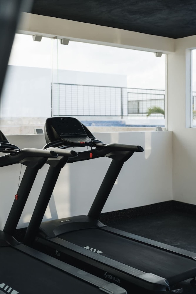 Zama Condo w Rooftop Pool Gym Coworking Cinema