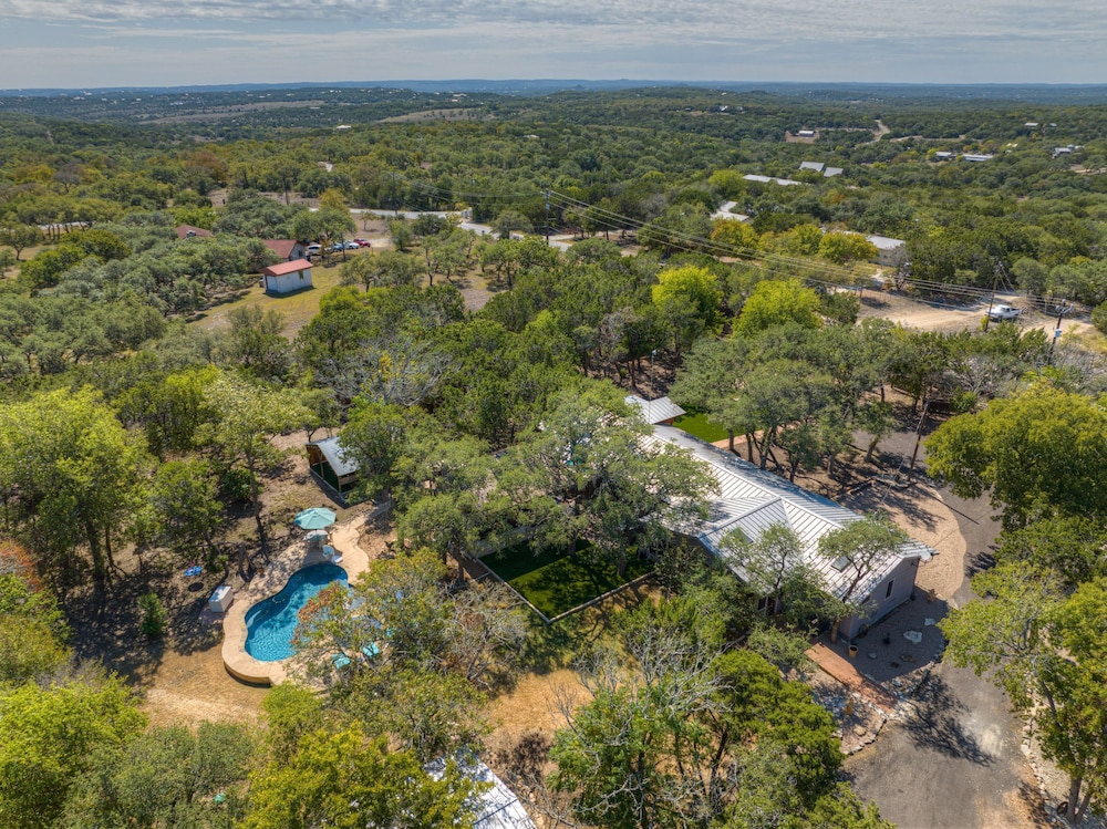 Terracotta Oasis - Wimberley for 30 Guests