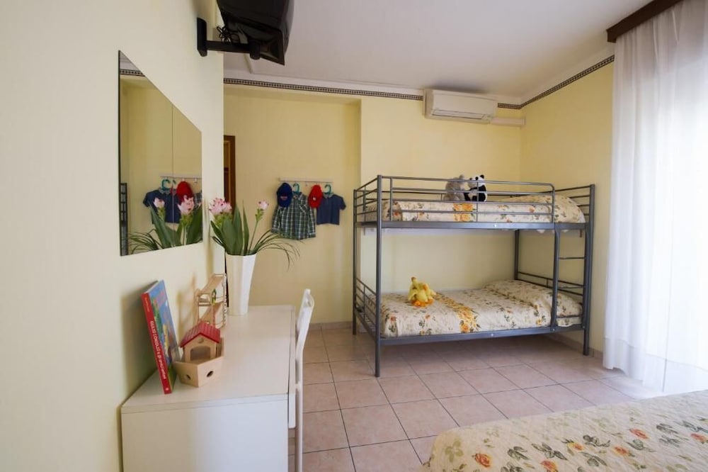 Le Petit Hotel