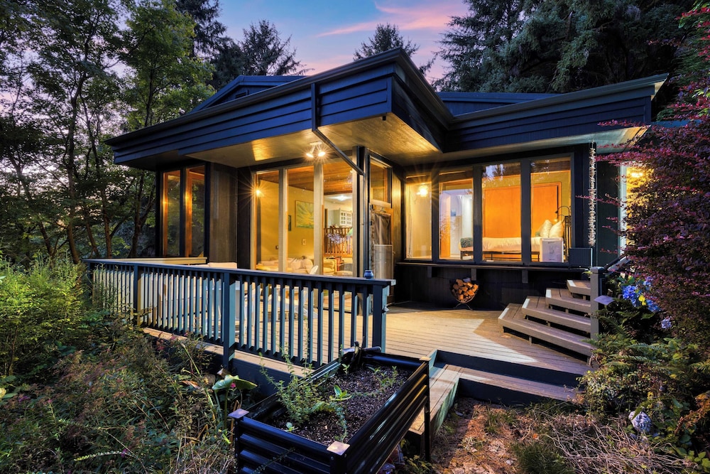 Coastal Escape w/ Balcony, Firebowl & Ocean Views Near Manzanita Sunset House by Avantstay