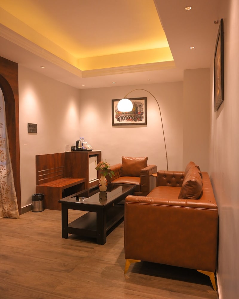 Luxus Inn Hotel