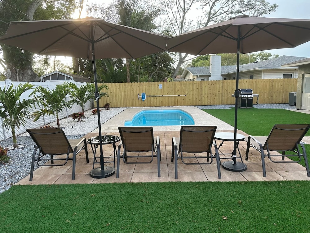 Palm Oasis 2 2 Serene Backyard Private Poolside