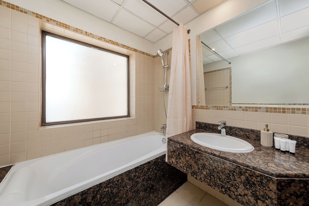 Excellent 1bdr at Bahar 6