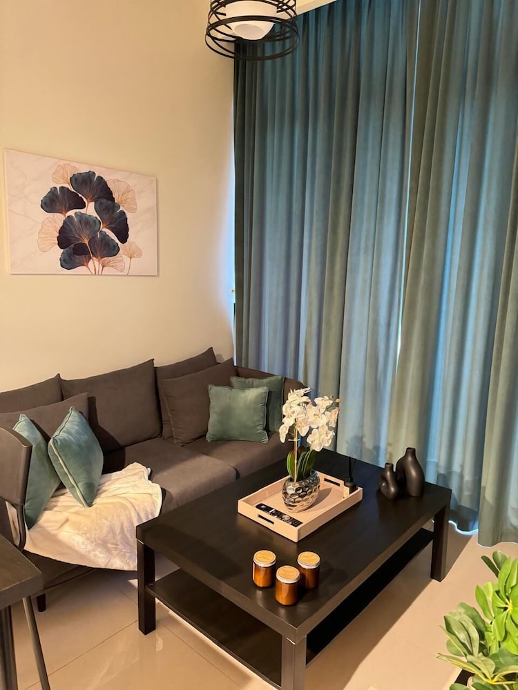 1BHK Burj View. Near Dubai Mall & Metro